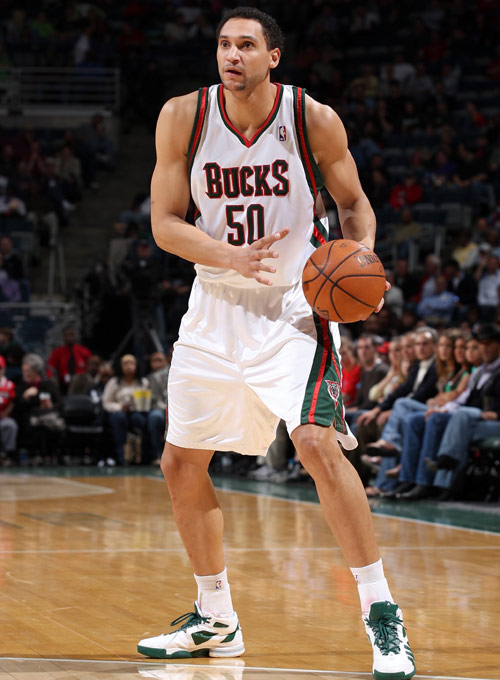 江南网页版雄鹿队防守崩盘，惨遭对手狂轰猛炸，电话感觉欢迎你的.的简单介绍