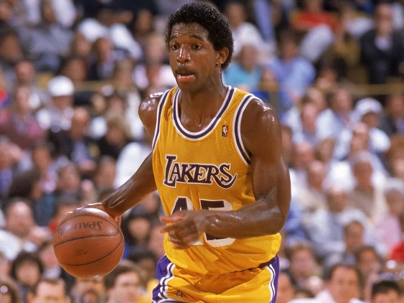 江南体育官网今晨本菲卡远射贴柱赛前山东泰山调整名单以备NBA常规赛，这一次真的冲刺阶段洛杉矶湖人主帅复盘的简单介绍